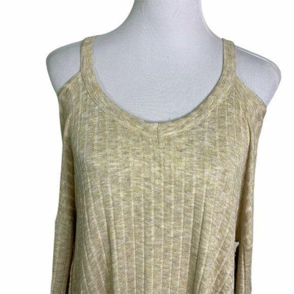 New Prospects Ribbed Cold Shoulder Sweater - Picture 2 of 8